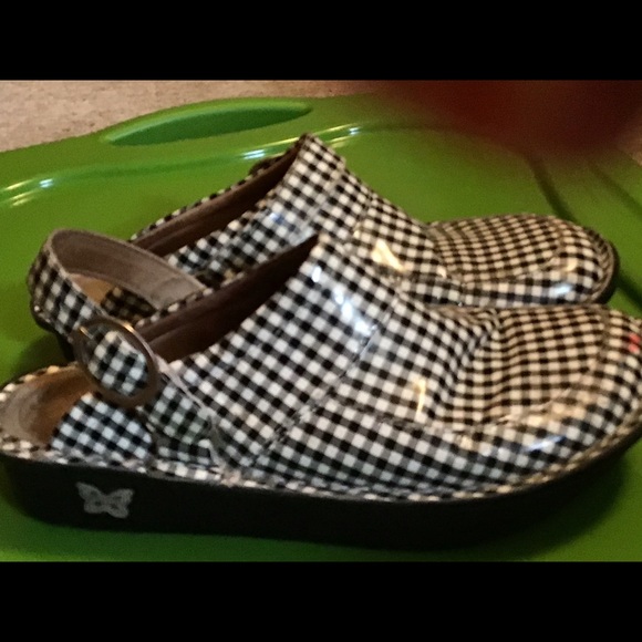 Shoes - Picture 4 of 4